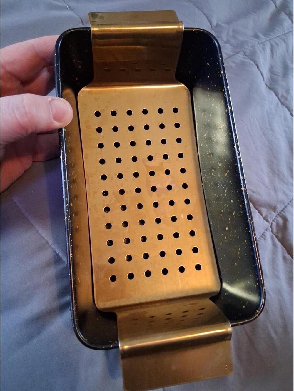 Thyme & Table Loaf Pan Non-Stick w/Gold Stainless Steel Trivet -Black & Gold Z1